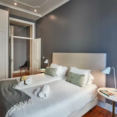 Canaan Boutique Fanqueiros 114 By Get Your *